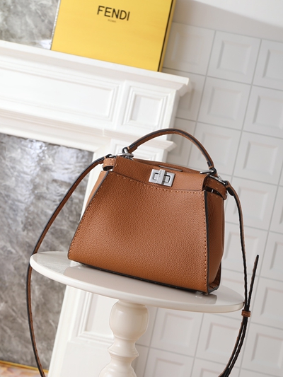 フェンディバッグ細部ディテール